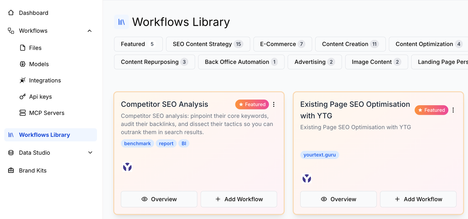Page Workflows Library avec filtres par catégorie et cartes de workflows avec boutons Add Workflow